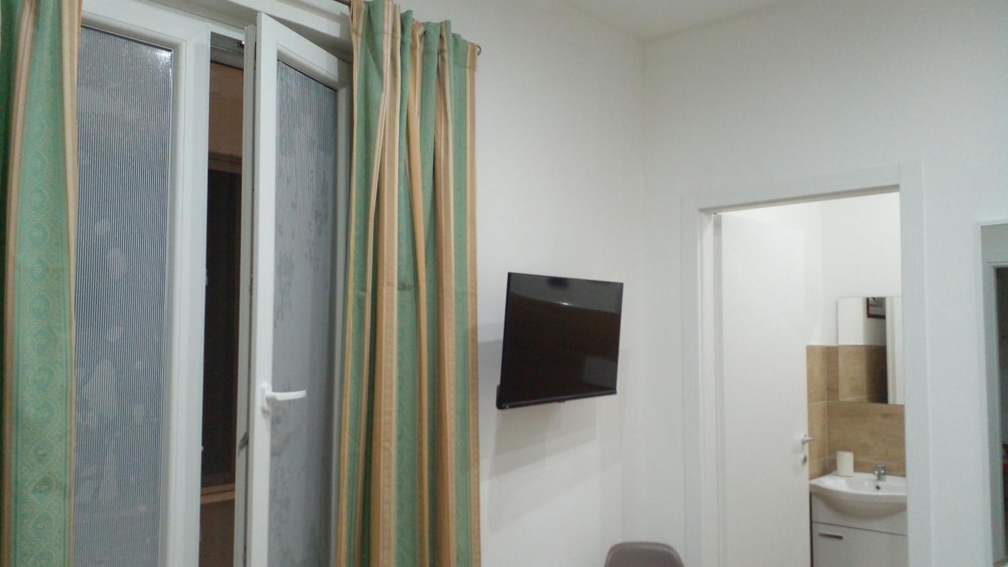 Locazione Turistica Madera Hotel Bari Exterior foto